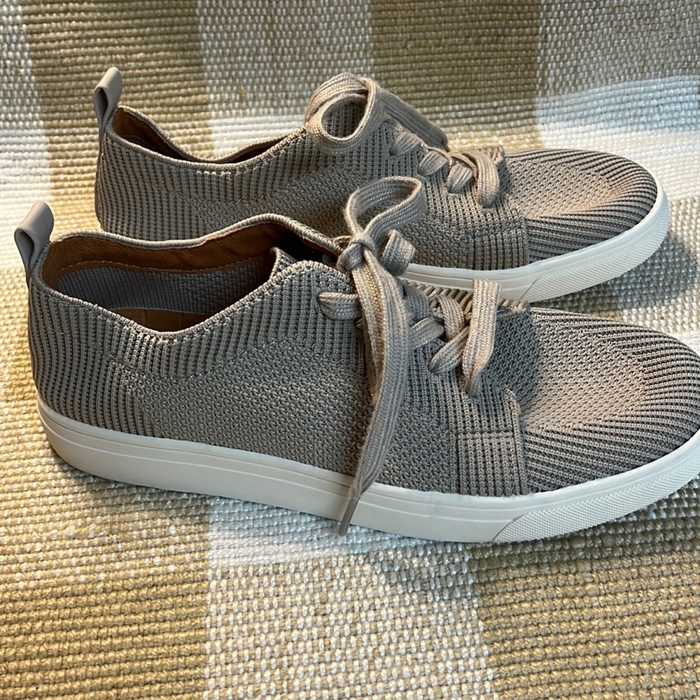 Lucky brand knit sneakers color is tan perfect preowned condition